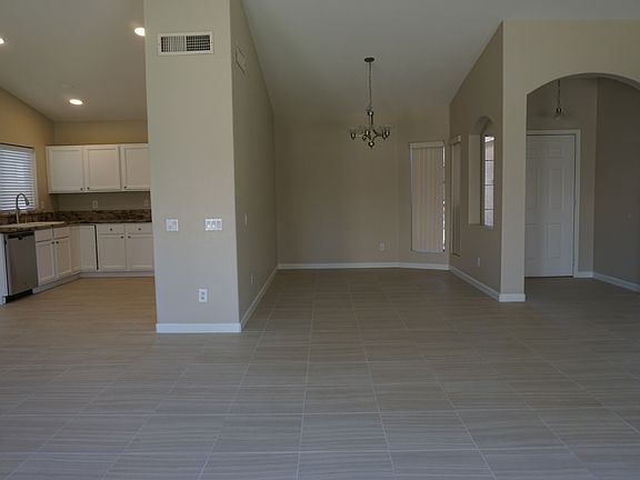 5th image of 741 E Jasper Dr