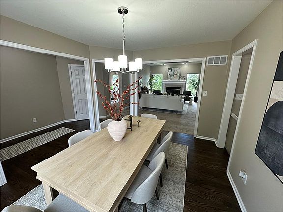 5th image of 2405 SW Stone Bridge Cir