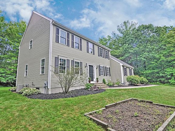 3rd image of 365 Lincoln Cir