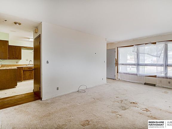 5th image of 530 Brookside Dr