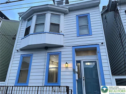 932 Washington St Photo 1