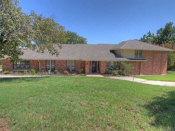 2nd image of 315 Belle Ln
