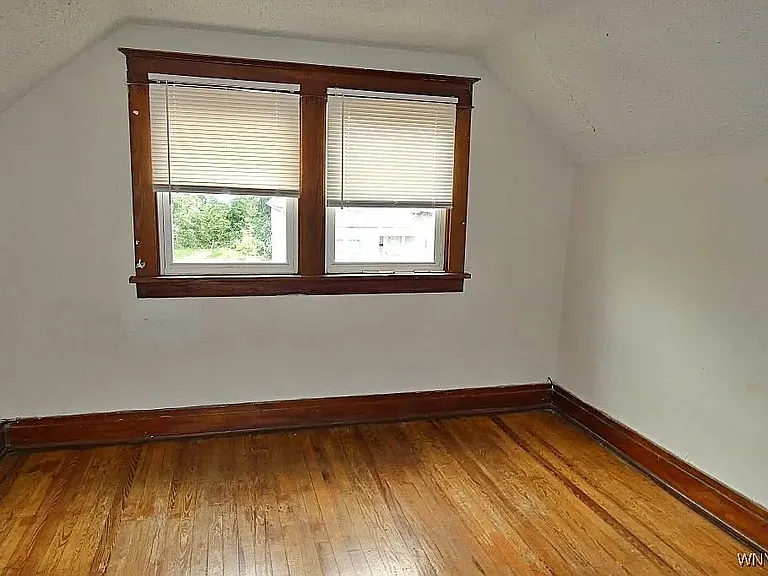 83 Custer St — Photo 5