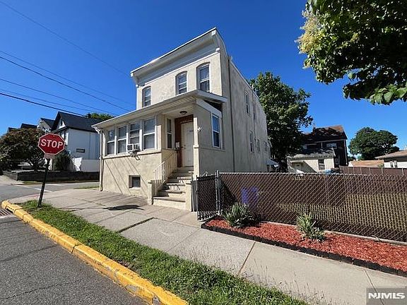 3rd image of 570 Broad St