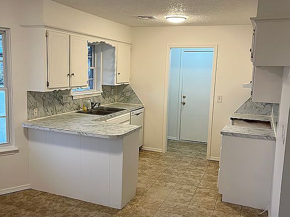 2nd image of 3324 SE 55th St