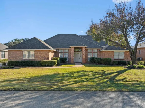 2640 Masters Blvd, Navarre, FL 32566