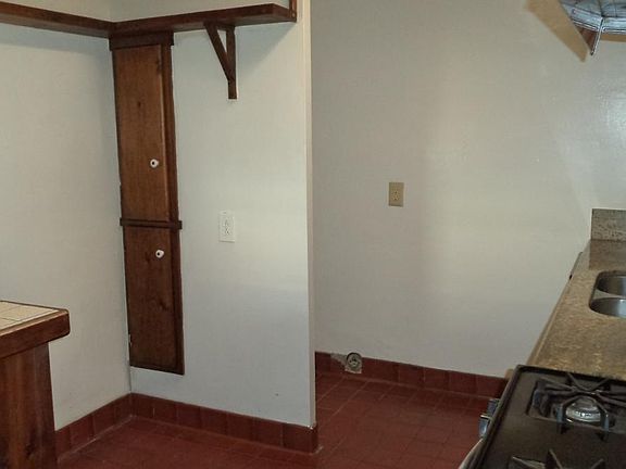 5th image of 1037 S Pine St