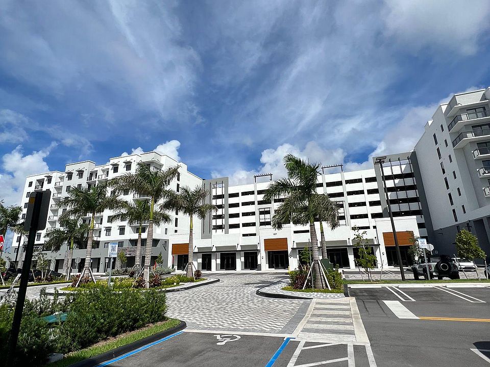 1st image of 365 Hialeah Dr #104