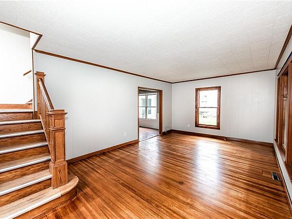 5th image of 6172 Lake Ave