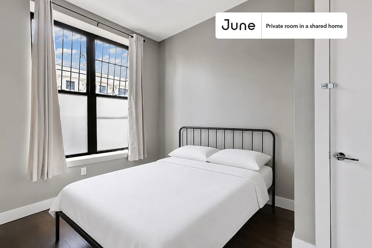 Full bedroom in 4 bed/2 bath home in Crown Heights #836 A — Photo 1