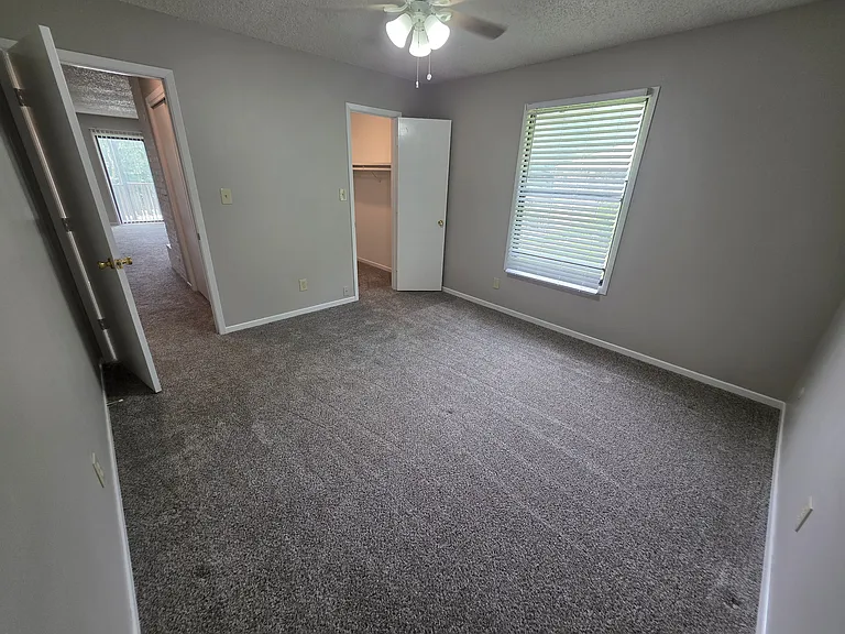 2755 SW Arrowhead Rd #E — Photo 8