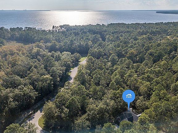 3rd image of 25 Deer Harbour Ct