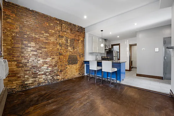 Rented by Safdie Realty Group | media 5