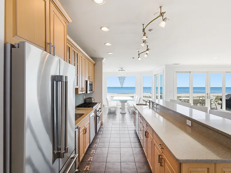 687 Dune Rd — Photo 34
