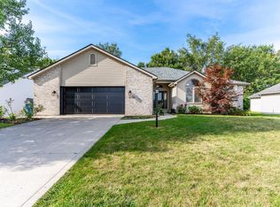 10535 Willow Creek Dr, Fort Wayne, IN