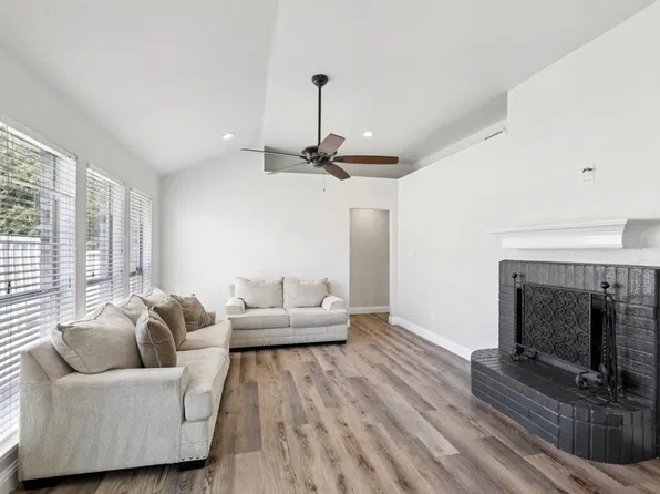 767 Deauville Cir E, Fort Worth, TX 76108