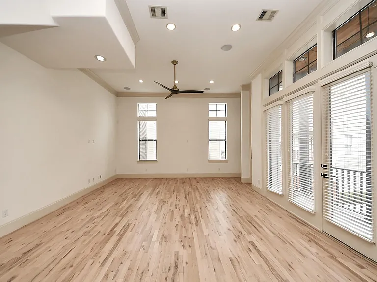 3229 Maxroy St — Photo 14
