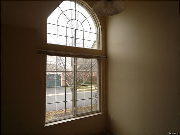 3rd image of 621 Macwilliams Ln #1