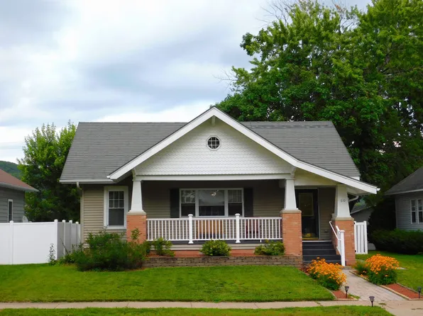 610 S Michigan St, Prairie Du Chien, WI 53821