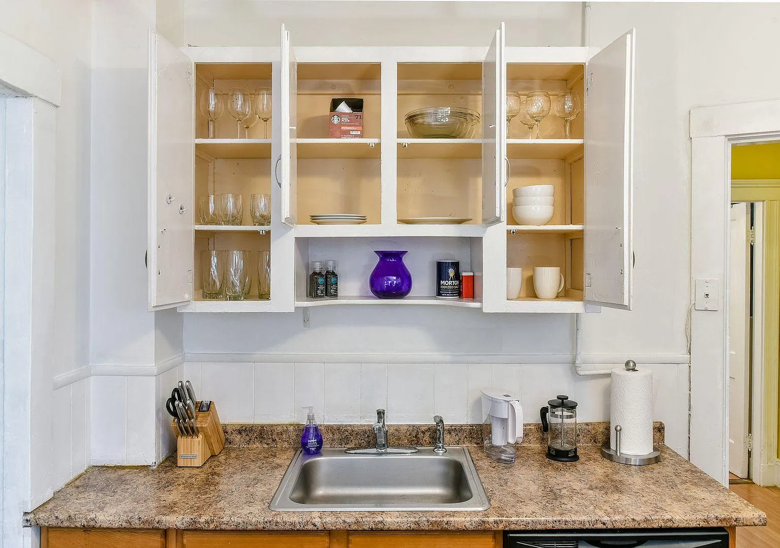 2 bed, 1100 sqft, $2,525 — Photo 2
