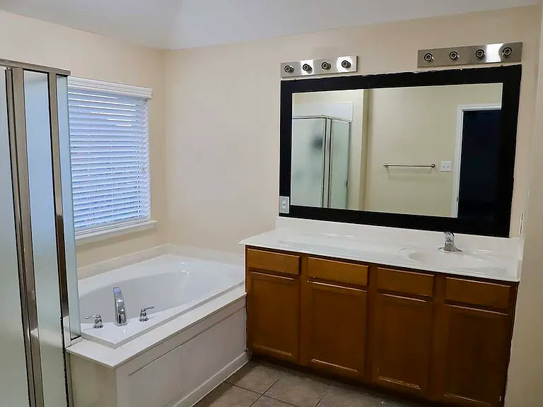 7407 Saxon Hill Ln — Photo 10