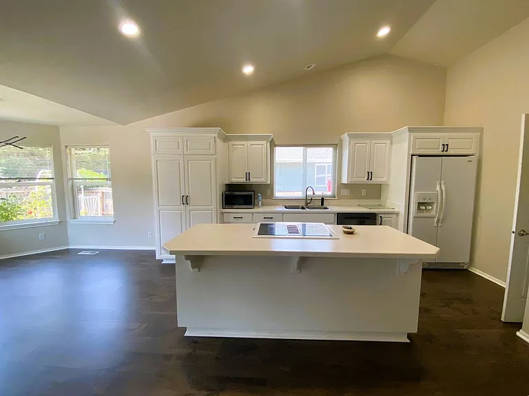 2409 SE Chinaberry Ave — Photo 5