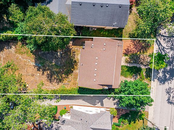 3rd image of 235 Douglas Ave