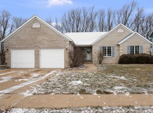 6002 Oakbrook Rd, Davenport, IA 52806