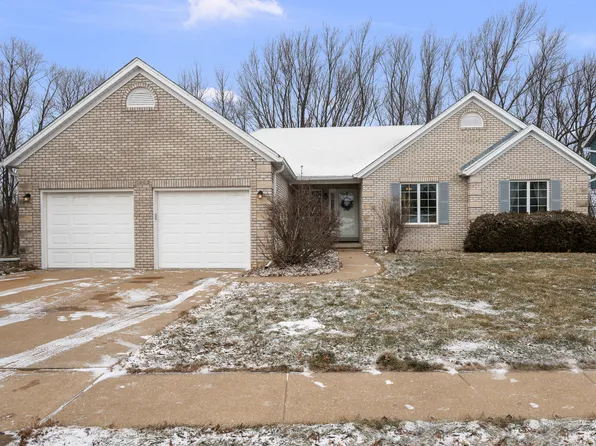 6002 Oakbrook Rd, Davenport, IA 52806