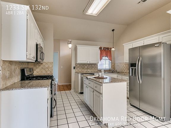 3rd image of 1233 SW 132nd Pl