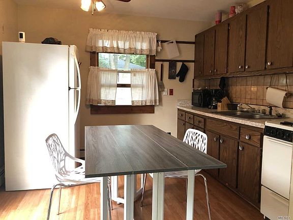 3rd image of 9 Birchwood Dr