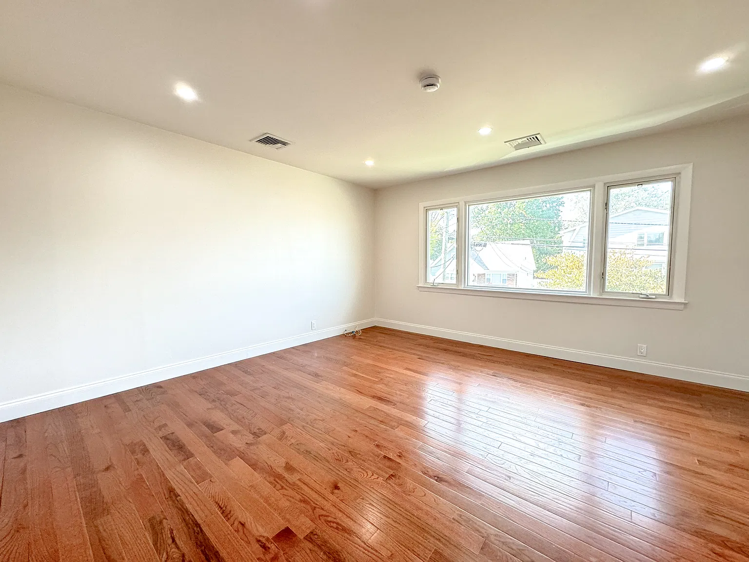 103 Spencer Ave — Photo 2
