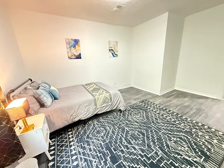2111 Lamar St #B — Photo 3
