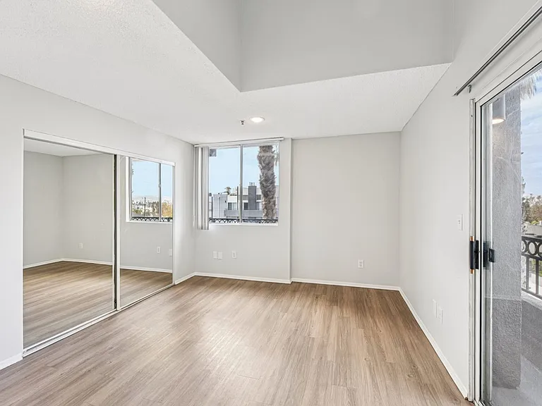 310 Virgil — Photo 86