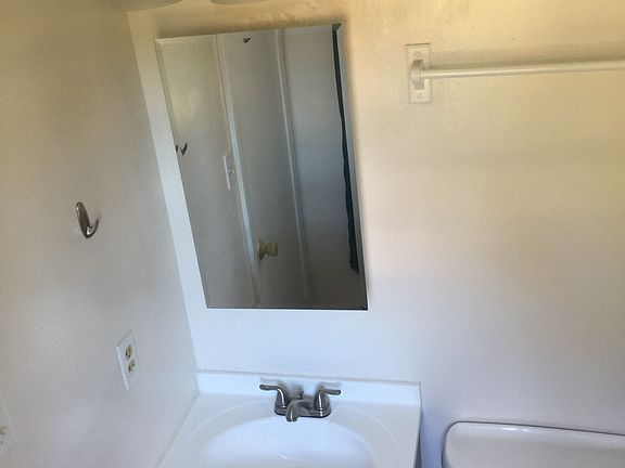 1/2 bathroom