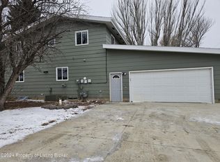 991 1st Ave W, Dickinson, ND 58601