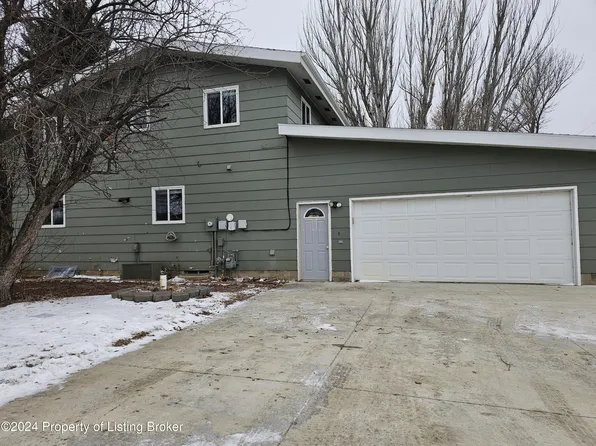 991 1st Ave W, Dickinson, ND 58601