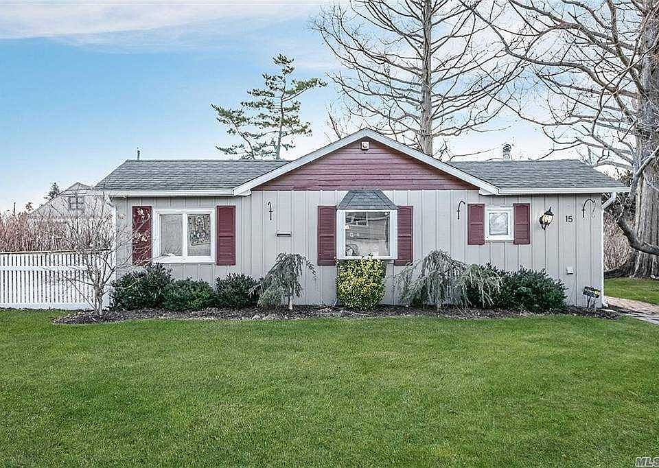 15 Bayway Ave Bay Shore Ny 11706 Zillow