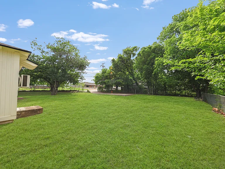 913 Estelle Ave — Photo 22
