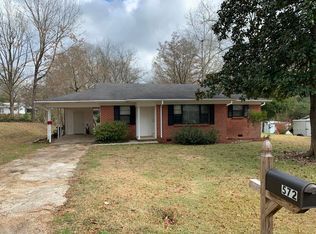 572 Center Ave S, Philadelphia, MS 39350