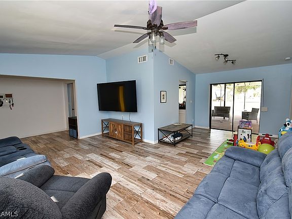 5th image of 115 Roosevelt Ave
