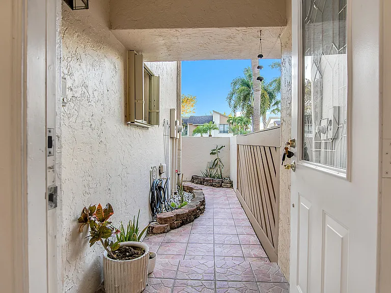 22860 Ironwedge Dr — Photo 22