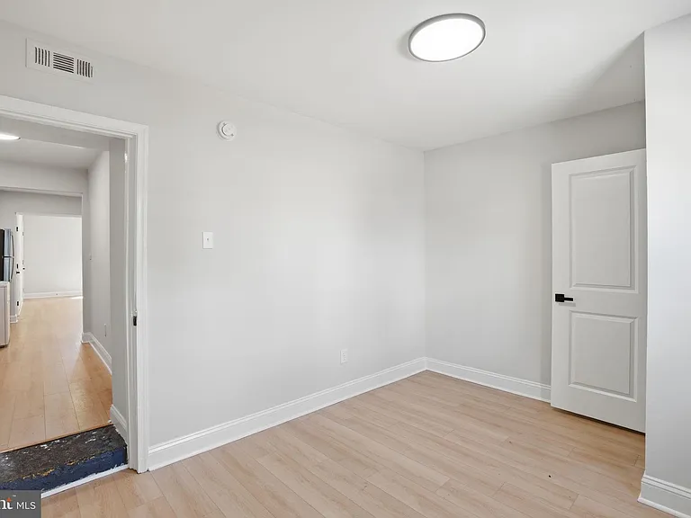 1250 Queen St NE #1 — Photo 7