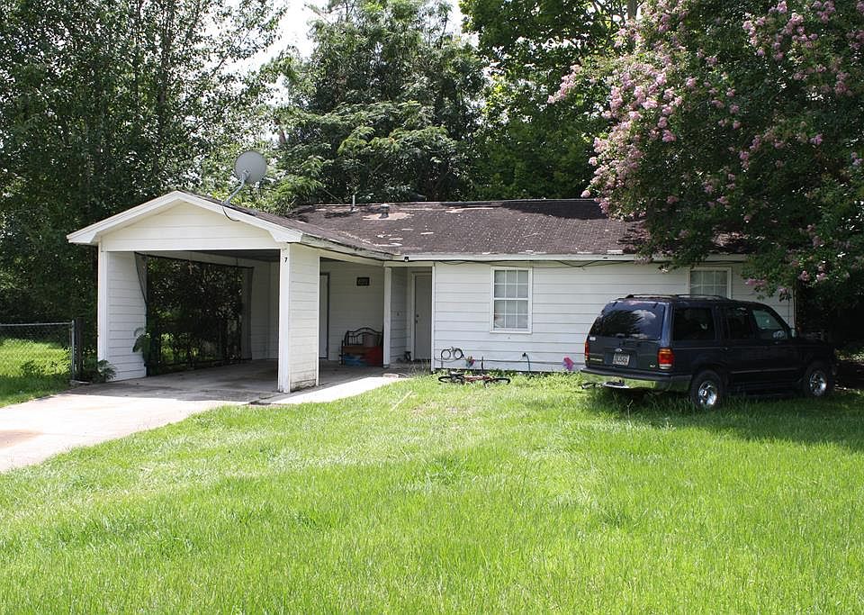 1st image of 7 Crestwood Cir
