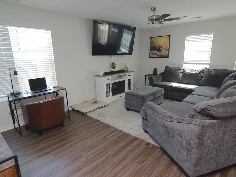 626 Wooster Dr — Photo 4