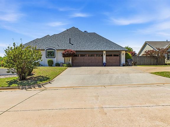 4th image of 921 Gleneagles Dr