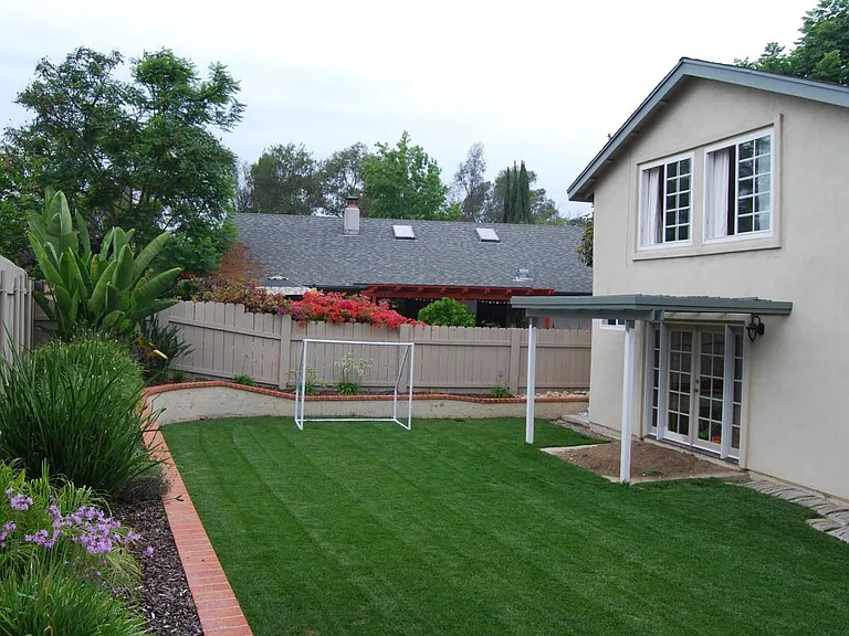 9970 Courtyard Dr — Photo 5