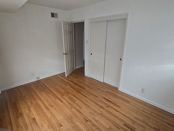 3rd image of 4561 Elmhurst Dr