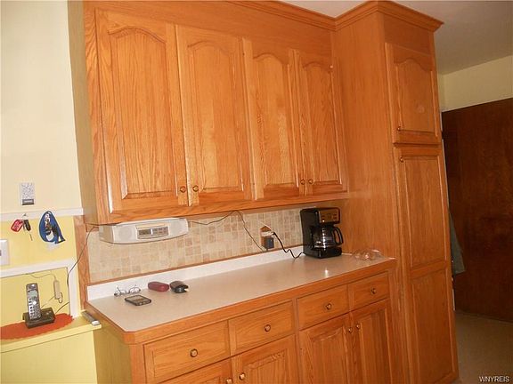 5th image of 224 Jamestown St