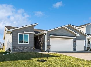 926 Willow Valley Dr, Norwalk, IA 50211